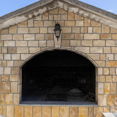 בית נופש Nany-villa With Heated Pool Trolokve