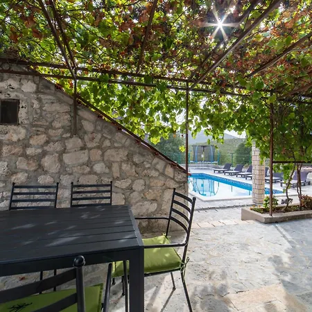 Nany-villa With Heated Pool Trolokve