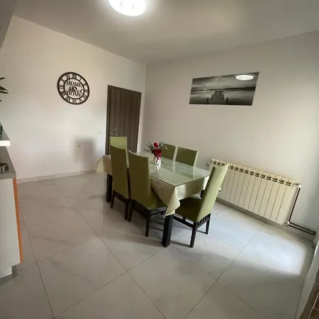 Nany-villa With Heated Pool Trolokve